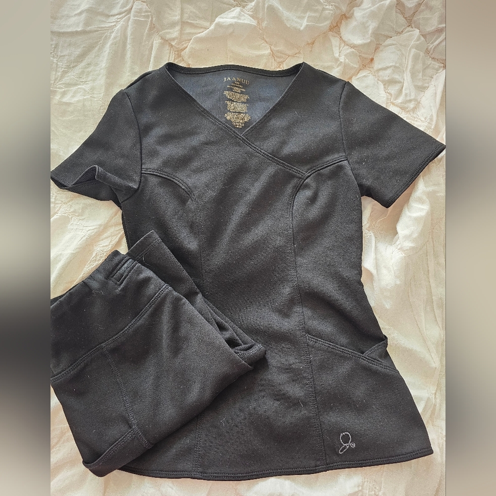 Jaanuu Scrub Set- Black